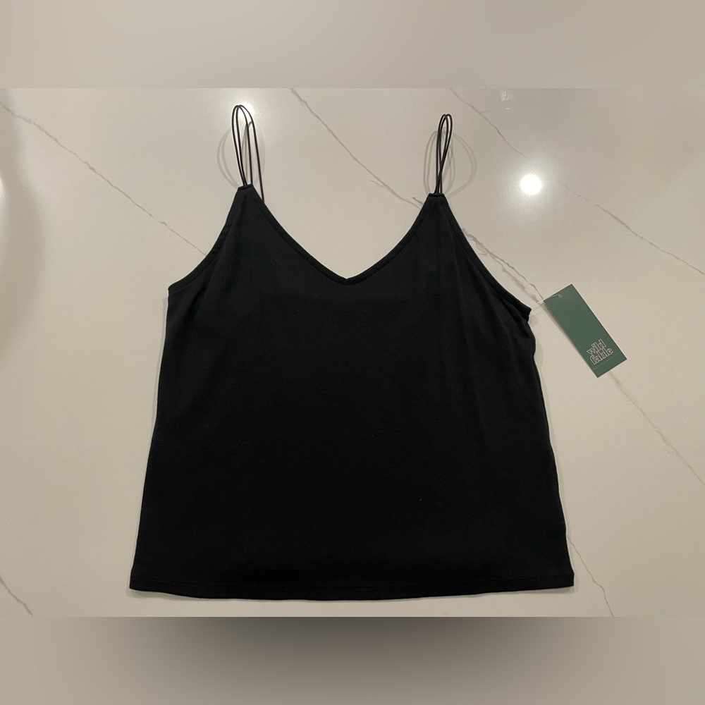 NWT black spaghetti strap top women’s size large. Wild Fable black shirt